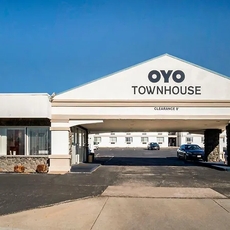 Oyo Townhouse Dodge City Ks